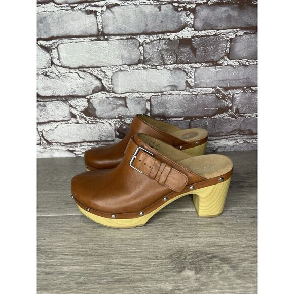 Clarks Artisan Brown Leather Round Toe Strap Stud Heel Shoes Women Sz 6M US/36EU - Picture 9 of 16